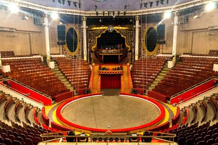 Никулина на Цветном бульваре